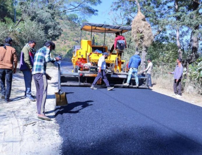 पौड़ी पैडुल  के बीच हाइवे सुधारीकरण का कार्य शुरू, DM ने निरीक्षण के दौरान दिए थे सख्त निर्देश