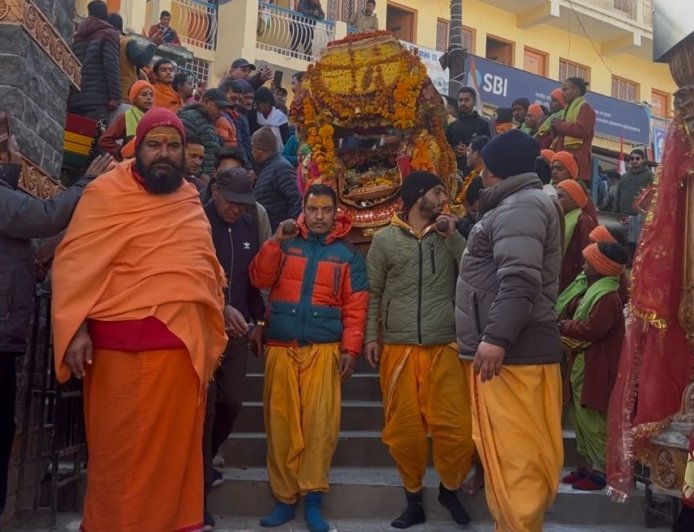 श्री बदरीनाथ धाम यात्रा का समापन: आदि गुरु शंकराचार्य जी की गद्दी एवं श्री गरूड़ जी पहुंचे ज्योतिर्मठ
