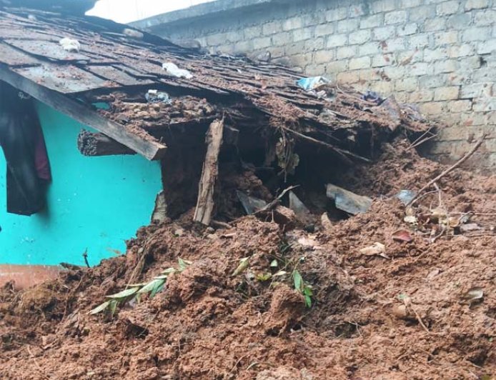 नहर के पानी ने मचाई तबाहीः दो मंजिला घर ढहा, छात्र की दर्दनाक मौत