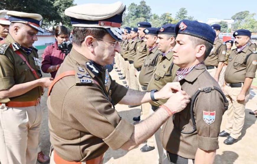 नैनीताल पुलिस के चार अधिकारियों- कर्मचारियों को डीजीपी सिल्वर मेडल सम्मान