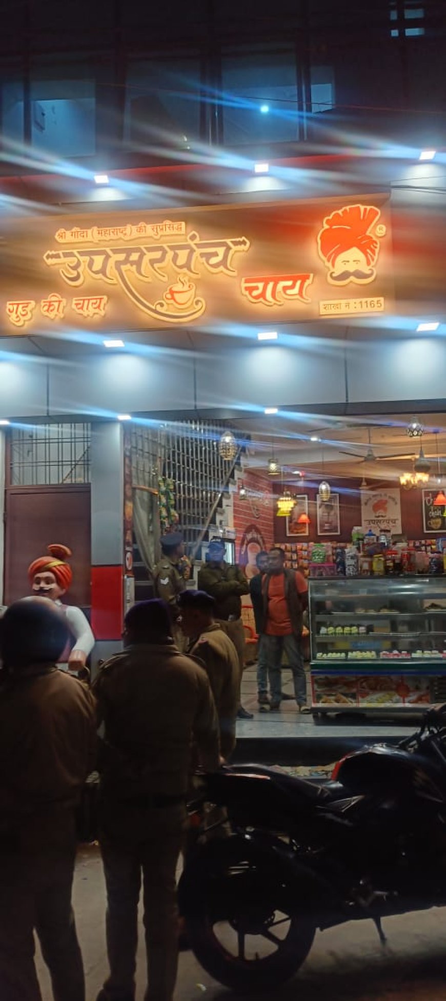 बड़ी खबर-काशीपुर पुलिस का छापा: बिना लाइसेंस हुक्का बार का भंडाफोड़, दुकान मालिक सहित आठ पर कार्रवाई