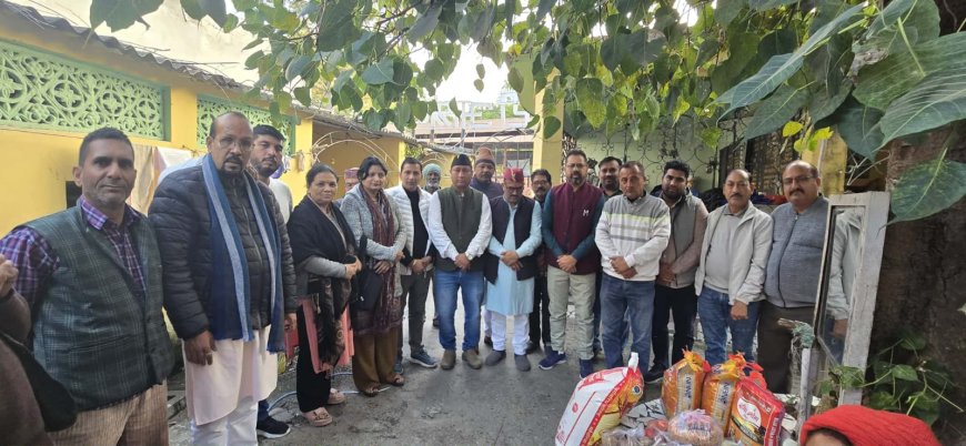 भाजपा अध्यक्ष जेपी नड्डा और सांसद अनिल बलूनी के जन्मदिन पर कुष्ठ आश्रम में राशन और फल का वितरण