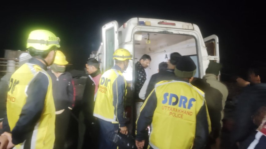 बड़ी खबर-(उत्तराखंड) आधी रात थार वाहन गहरी खाई में गिरा, 05 व्यक्ति थे सवार