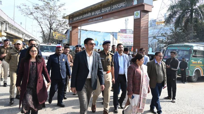 ISBT एग्जिट गेट पर बने निर्माण ध्वस्त, डीएम ने दिए पुलिस चौकी शिफ्ट करने के निर्देश, ARM पर भी होगा एक्शन