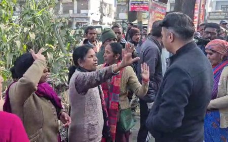 ऋषिकेश: नहीं थम रहा वन भूमि विवाद, तारबाड़ करने पहुंची टीम के खिलाफ स्थनीयों का विरोध प्रदर्शन