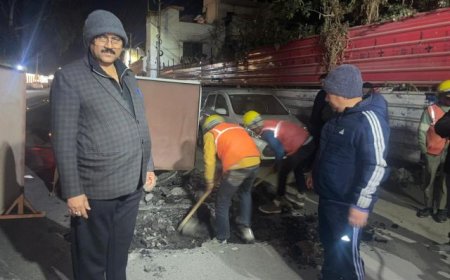 पी. सी. ध्यानी ने रात्रि 8:45 बजे बिजली घर निर्माण स्थल का किया औचक निरीक्षण