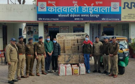 शराब तस्करों पर दून पुलिस की बड़ी कार्रवाई, हर्रावाला में एक लोडर से 143 पेटी शराब बरामद