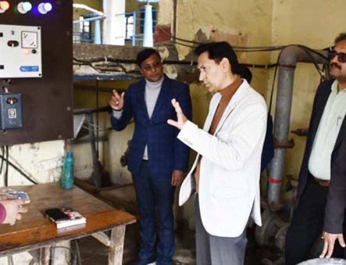 दूषित पानी पर सख्त प्रशासन: कुमाऊं आयुक्त ने संभाली कमान, अफसरों को फटकार