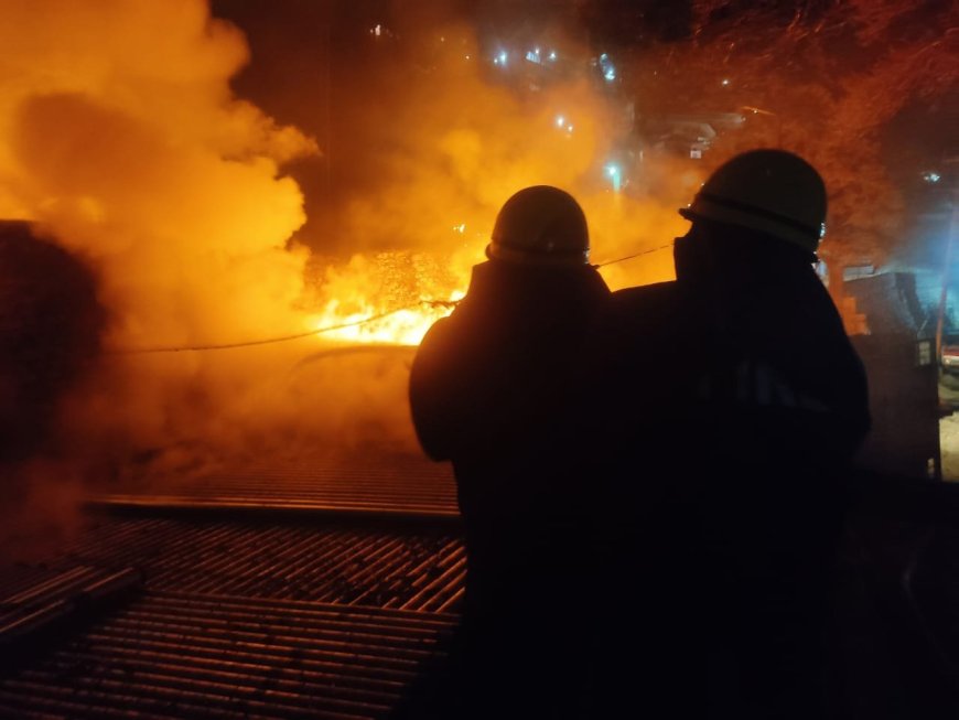 उत्तरकाशी के मोरी क्षेत्र में गुराडी गांव में भीषण आग, तीन परिवारों के घर जलकर राख, कई पशुओं की मौत