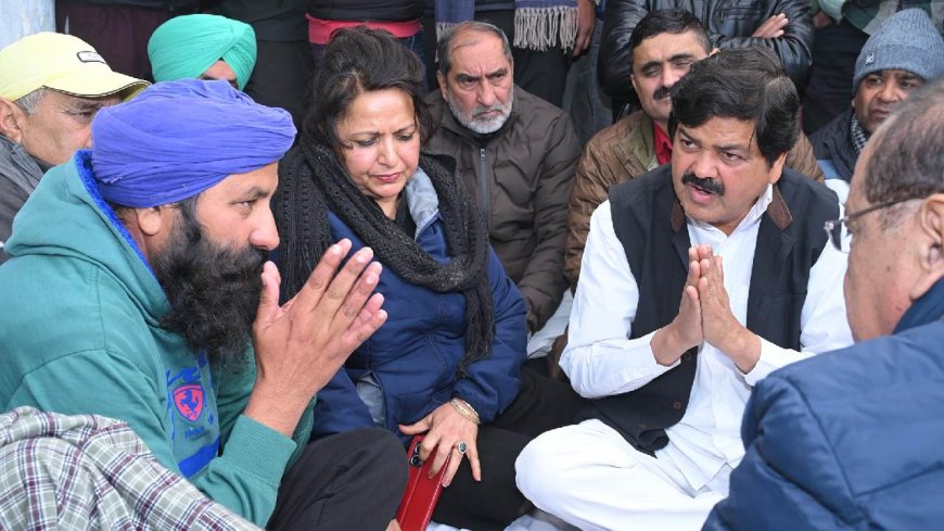 किसान सुखवंत सिंह खुदकुशी मामला, मृतक के परिजनों से मिले कांग्रेस नेता, सरकार से की न्यायिक जांच की मांग