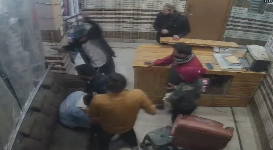 युवक का अपहरण कर दंबंगों ने की जमकर की मारपीट, घटना सीसीटीवी कैमरे में हुई कैद