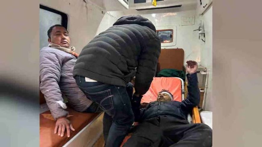 उत्तराखंड में अनियंत्रित वाहन से सड़क दुर्घटना, एक की मौत, चार गंभीर रूप से घायल