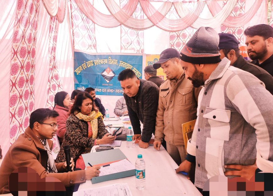 आमवाला गांव में 921 लाभार्थियों को योजनाओं का लाभ, सरकार का ग्रामीणों के द्वार पर पहुंचना