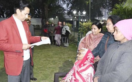 जनसुनवाई में आयुक्त दीपक रावत का सख्त एक्शन, शिकायतों पर तुरंत फैसला