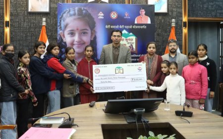 पापा की लाडलियों के सर से उठा पिता का साया, तो अभिभावक बन जिला प्रशासन ने संभाली कमान; शिक्षा पुनर्जीवित 