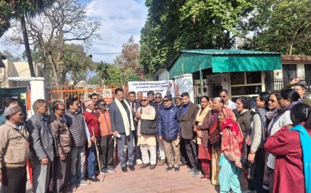 कांग्रेस ने NIEPVD कर्मचारियों के पेंशन बंदी के खिलाफ दिया समर्थन, धस्माना ने राहुल गांधी से संसद में उठाने का किया वादा