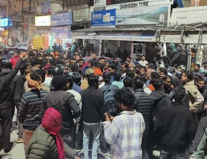 उत्तराखंड: नशे में टल्ली युवकों ने मचाया कहर, पुलिस से भी की हाथापाई