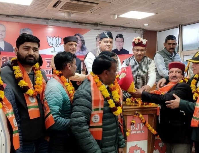 सैकड़ों जनप्रतिनिधियों ने थामा भाजपा का दामन, नगर पालिका अध्यक्ष, ब्लॉक प्रमुख, पूर्व जिपां अध्यक्ष समेत विपक्षी नेता शामिल