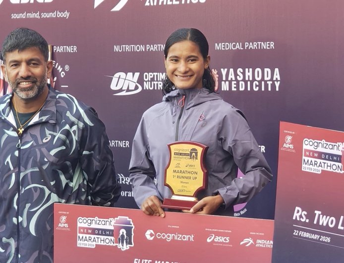 दिल्ली मैराथन में चमोली की ‘फ्लाइंग गर्ल’ भागीरथी बिष्ट ने जीता रजत पदक, उत्तराखंड का गौरव बढ़ाया