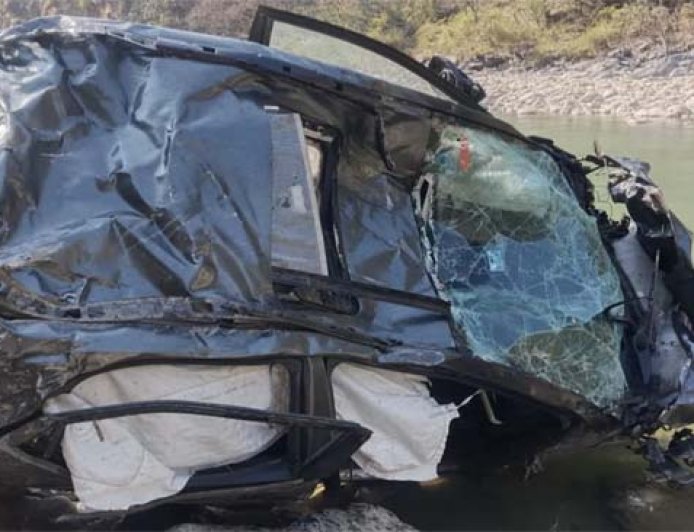 उत्तराखंड में हादसाः यमुनोत्री हाईवे पर कार नदी में गिरी, दो युवकों की मौत