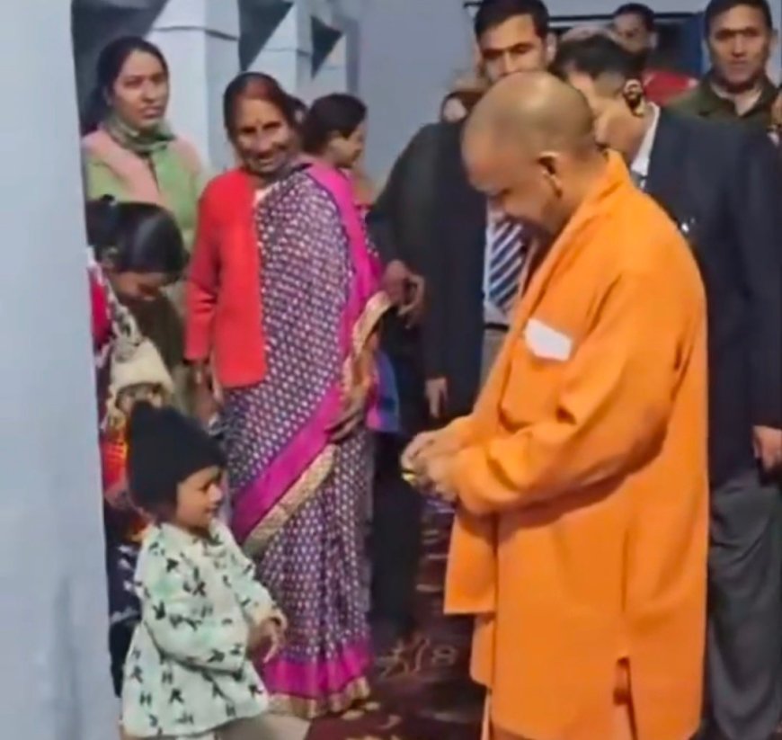 पैतृक गांव पंचूर पहुंचे CM योगी आदित्यनाथ, ग्रामीणों से मिले, बच्चों बंटी ट्रॉफी और चॉकलेट