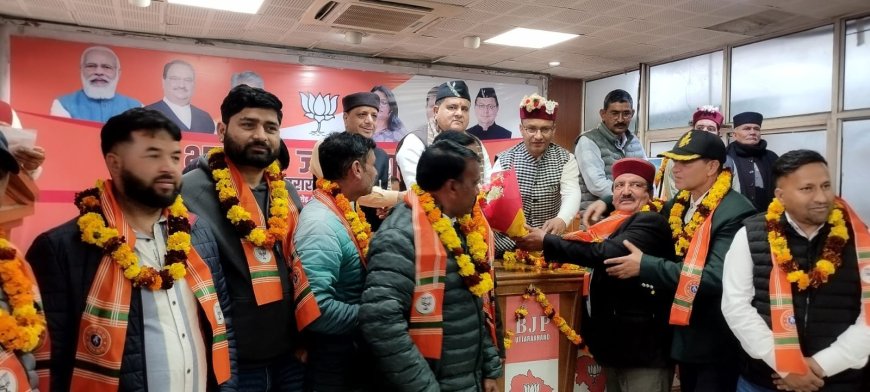 सैकड़ों जनप्रतिनिधियों ने थामा भाजपा का दामन, नगर पालिका अध्यक्ष, ब्लॉक प्रमुख, पूर्व जिपां अध्यक्ष समेत विपक्षी नेता शामिल