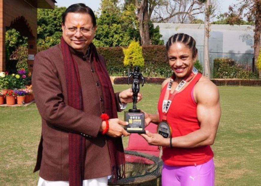 मुख्यमंत्री धामी ने प्रतिभा थपलियाल को किया सम्मानित