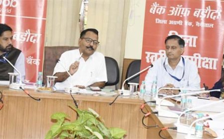 हल्द्वानी में जिलाधिकारी ने बैंकर्स को दिया चेतावनी: किसानों को ऋण देने में सकारात्मक रहें