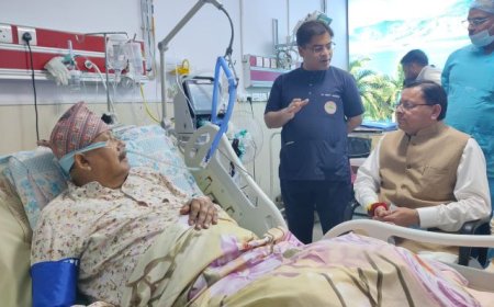 मुख्यमंत्री ने अस्पताल पंहुचकर मंत्री सतपाल महाराज के स्वास्थ्य की जानकारी ली