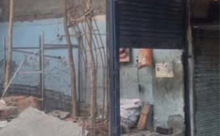 हल्द्वानी में अचानक ढही दुकान की छत, दो मजदूर घायल