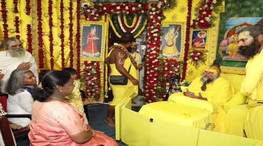 प्रेमानंद जी महाराज से मिलीं राष्ट्रपति द्रौपदी मुर्मू, नीम करोली मंदिर पहुंचीं, कैंसर हॉस्पिटल का उद्घाटन