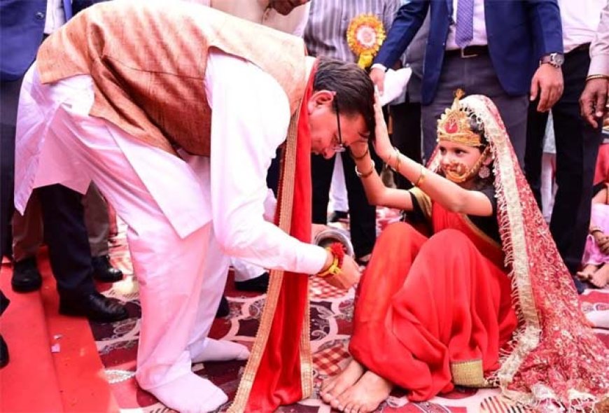 पुष्कर सिंह धामी ने 1100 कन्याओं का पूजन कर दिया नारी सम्मान का संदेश