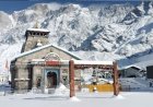 केदारनाथ धाम में बर्फबारी से यात्रा तैयारियों में रुकावट, प्रशासन सतर्क