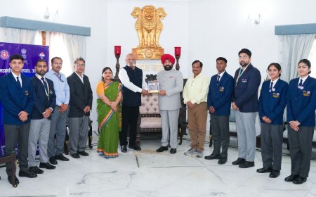 एन.एस.एस. के स्वयंसेवकों ने राज्यपाल गुरमीत सिंह से की मुलाकात, गणतंत्र दिवस परेड में किया था राज्य का प्रतिनिधित्व