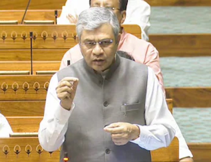 रेल मंत्री का बयान: लोकसभा में त्रिवेणी एक्सप्रेस के संचालन पर महत्वपूर्ण अपडेट