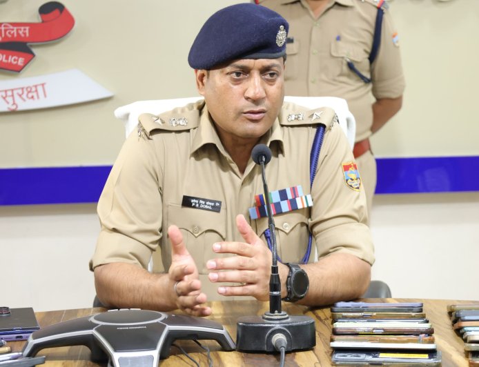देहरादून पुलिस की ऐतिहासिक कार्रवाई: 70 लाख रुपये के मोबाइल फोन लौटाए