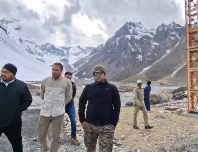 डीएम ने आदि कैलाश एवं ॐ पर्वत यात्रा की तैयारियों का किया निरीक्षण, प्रशासन अलर्ट मोड में