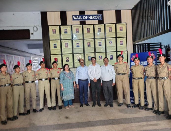 रामनगर महाविद्यालय में रैंक सेरेमनी: हर्षिता गोस्वामी को मिली सीनियर अंडर ऑफिसर की जिम्मेदारी