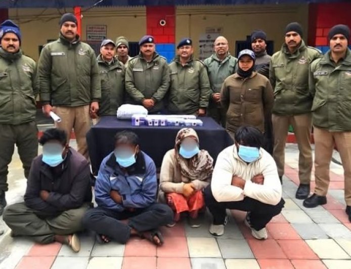 उत्तराखंड में पुलिस की बड़ी सफलता, केदारनाथ से चोरी के 14 लाख रुपये के 13 मोबाइल फोन और नकदी बरामद