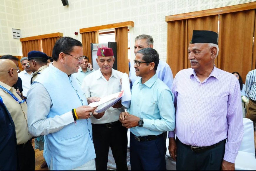 मुख्य सेवक सदन में सीएम धामी ने जनता की समस्याएं सुनीं और तत्काल समाधान किया