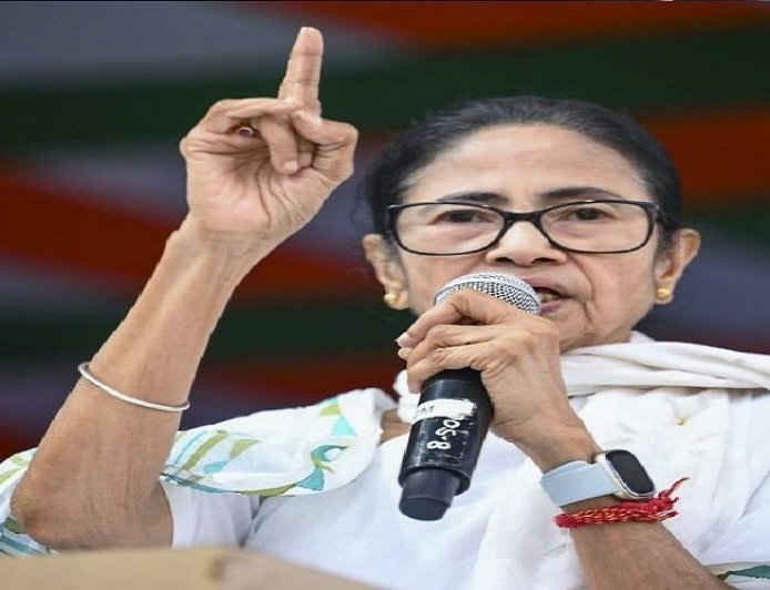 ममता बनर्जी ने हार के बाद चुनाव आयोग को बताया विलेन, इस्तीफे से किया इन्कार