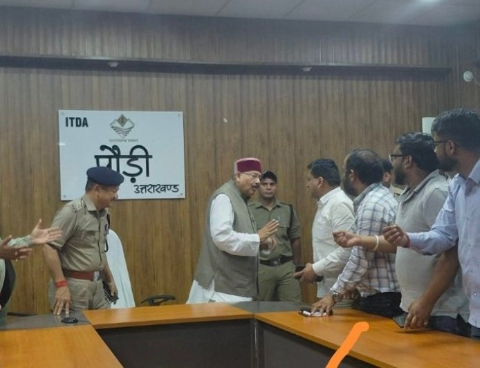 पौड़ी में कांग्रेस का सतपाल महाराज की बैठक के खिलाफ विरोध, गुलदार के आतंक और पंकज कुमार हत्या को लेकर जताई नाराजगी