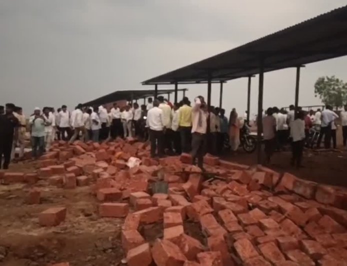 सांगली में दर्दनाक हादसा: बारिश के बीच गिर गई दीवार, 6 श्रद्धालुओं की मौत, 15 घायल
