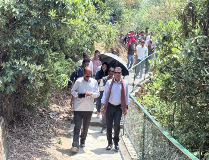 सीडीओ नैनीताल का धारी ब्लॉक और भालूगाड़ का निरीक्षण: जलागम कार्यों में लापरवाही पर नाराजगी और विकास के लिए कड़े निर्देश