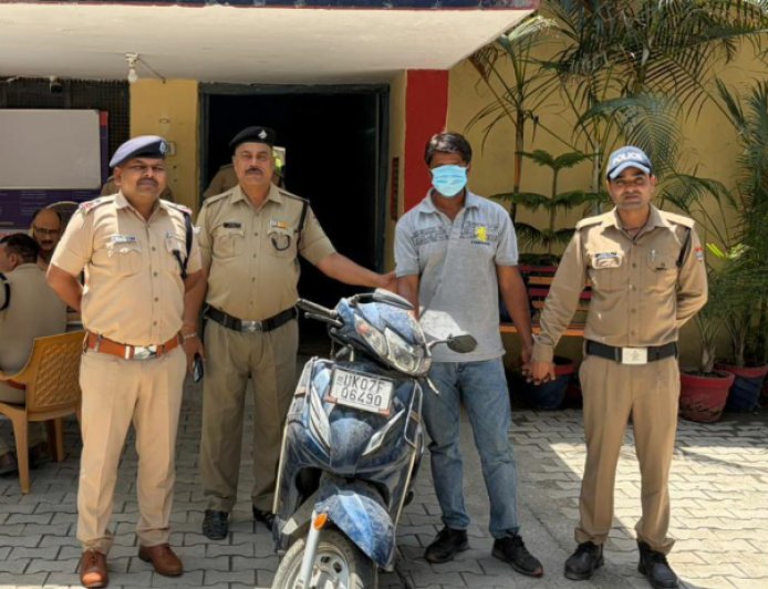 देहरादून: विकासनगर से वाहन चोर गिरफ्तार, चोरी की स्कूटी बरामद