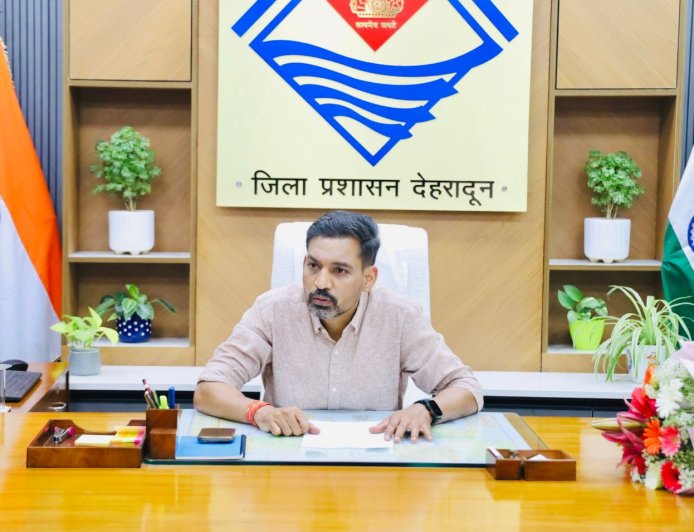 डॉ. आशीष चौहान ने जिलाधिकारी की जिम्मेदारी संभाली, प्राथमिकताओं का किया खुलासा