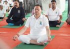 मुख्यमंत्री पुष्कर सिंह धामी ने बनबसा में आयोजित 12वें अंतर्राष्ट्रीय योग दिवस पर सामूहिक योगाभ्यास किया