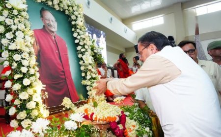 मुख्यमंत्री पुष्कर सिंह धामी ने मेजर जनरल (रिटायर) भुवन चंद्र खण्डूड़ी को श्रद्धांजलि दी
