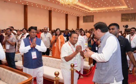 कालाढुंगी: मुख्यमंत्री धामी ने ‘अभिव्यंजना 5.0’ का किया सफल शुभारंभ; भारतीय कविता के क्षितिज पर दिग्गजों का जलवा