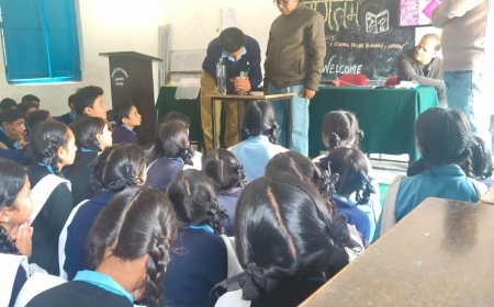 जीआईसी दूनागिरी में विज्ञान कार्यशाला: प्रो. एच.सी. वर्मा के प्रयोगों से छात्र बने विज्ञान के प्रति उत्साहित